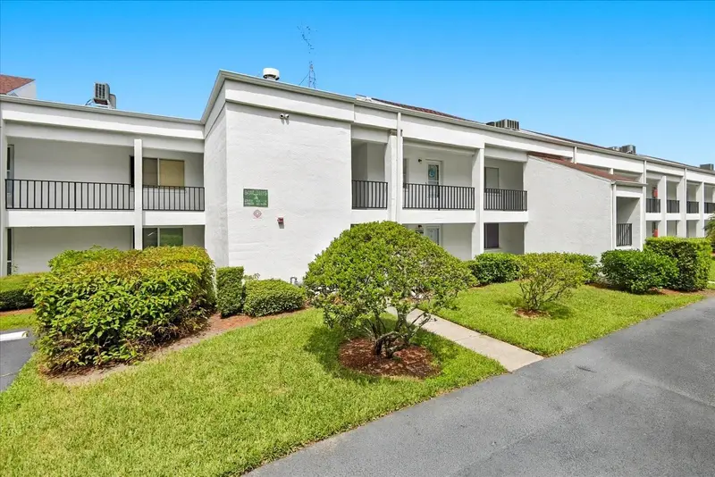 2060 Marilyn St #211, FL