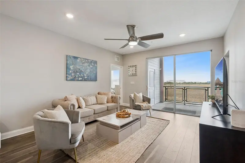 7521 Laureate Blvd #5306, FL