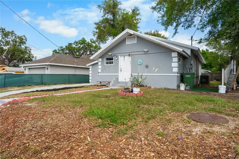 221 Avenue L Ne, FL