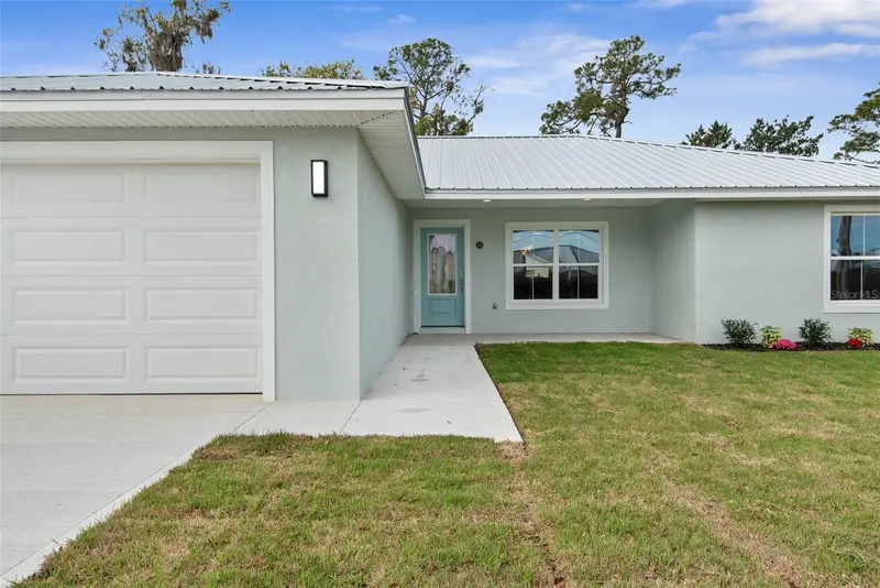 261 S Main St, FL