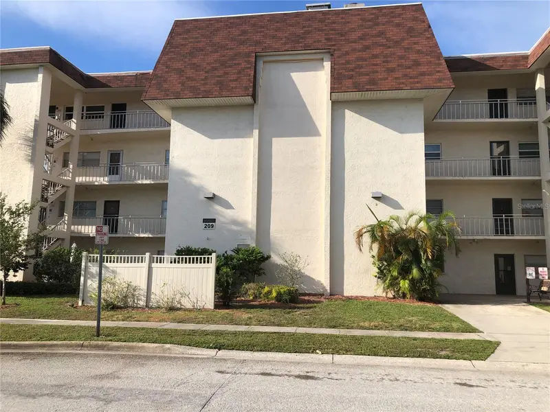 209 Ne Lincoln Cir N #406, FL