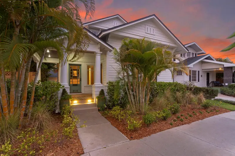 2115 W Watrous Ave, FL