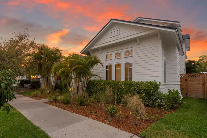 2115 W Watrous Ave, FL