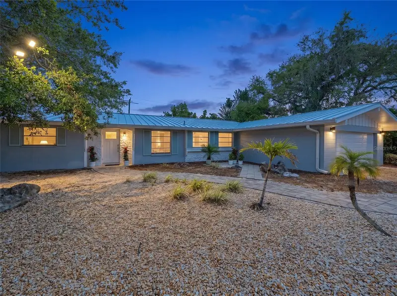 611 Venice Ln, FL