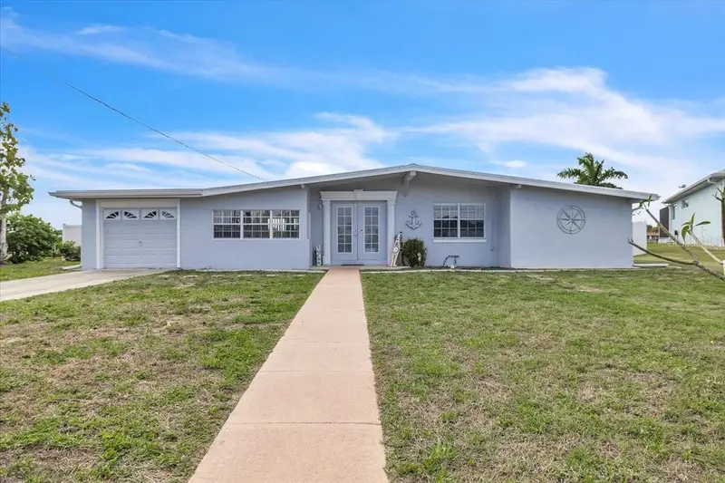 137 Poinsettia Cir Ne, FL