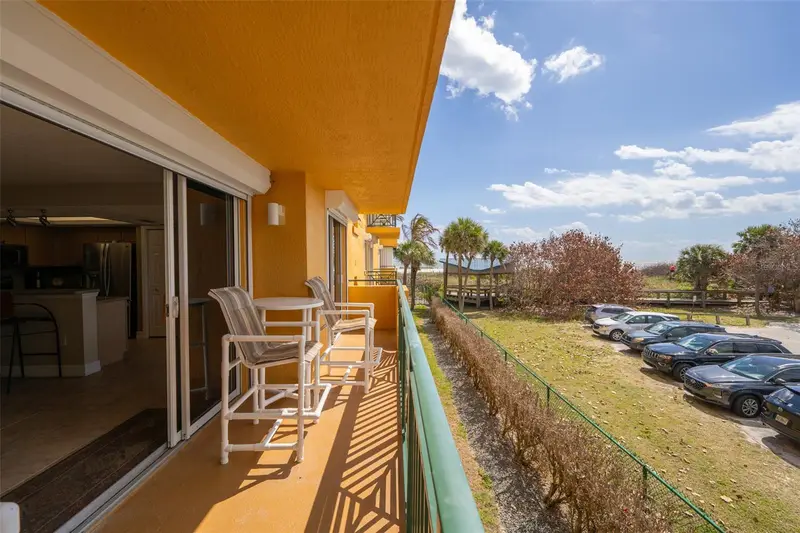 8472 Ridgewood Ave #201, FL