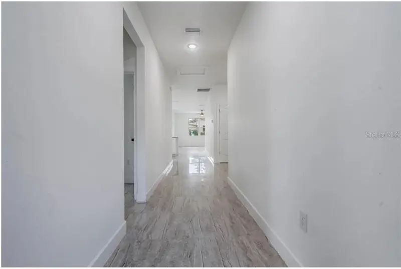 113 W Redding St, FL