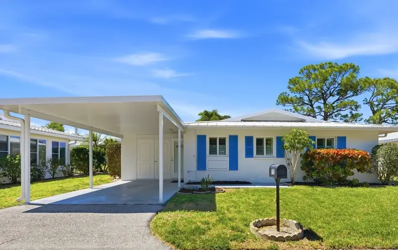 215 Fair Winds Dr #215, FL