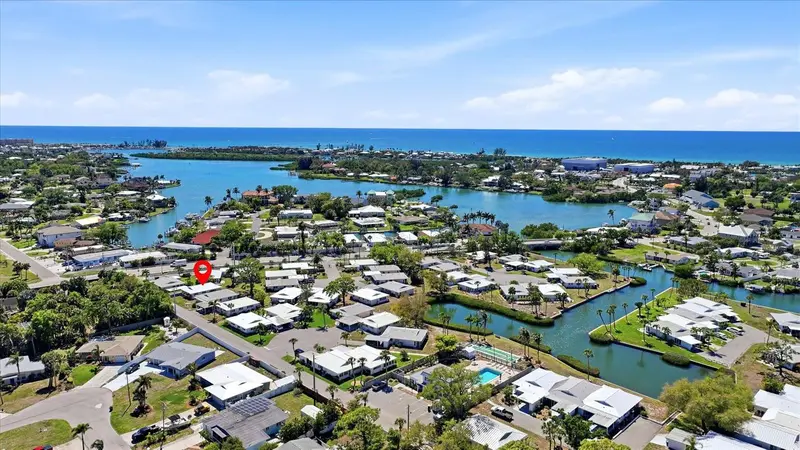 215 Fair Winds Dr #215, FL