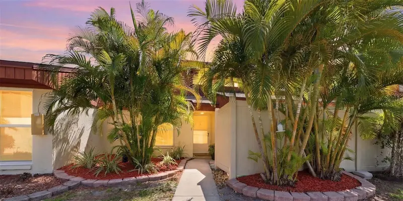 2074 Sunset Point Rd #137, FL