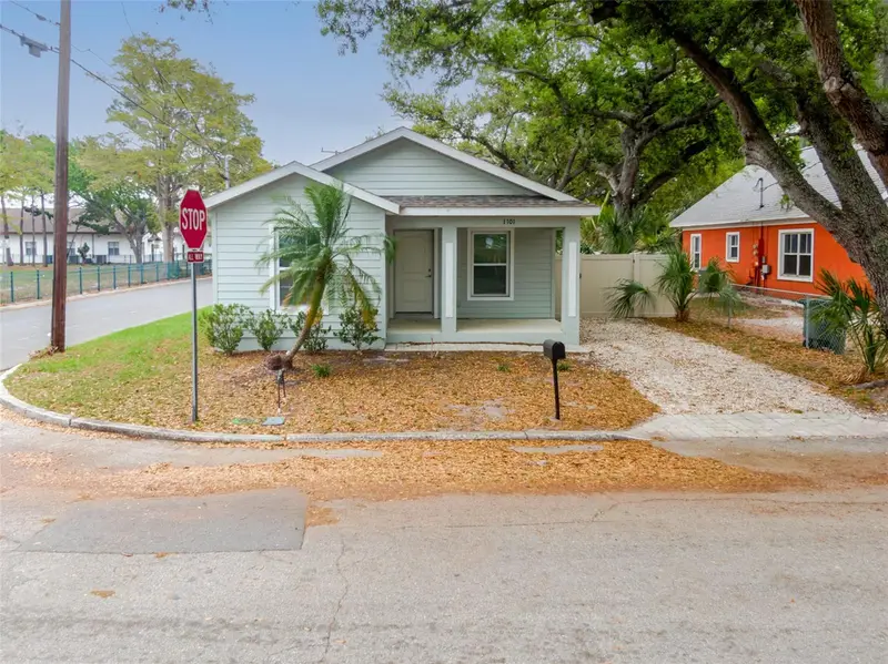 1101 2nd St W, FL