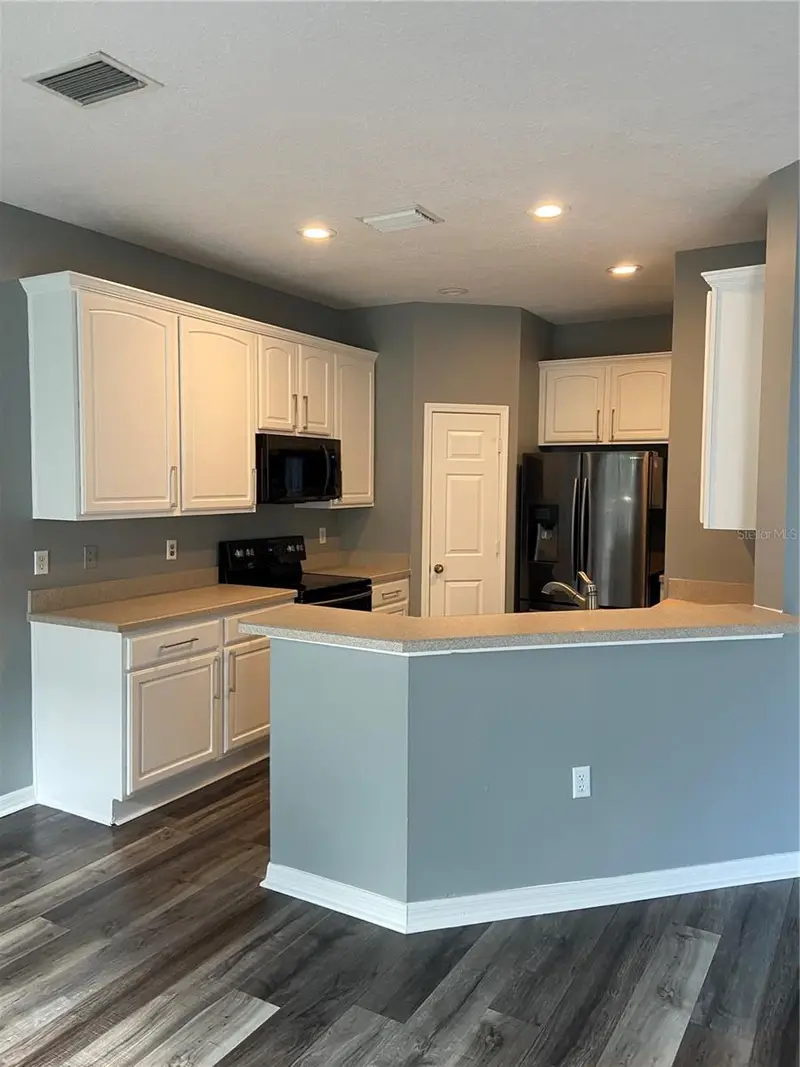 27546 Pleasure Ride Loop, FL
