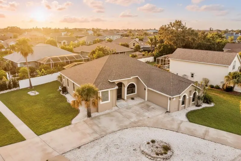821 Greenview Dr, FL