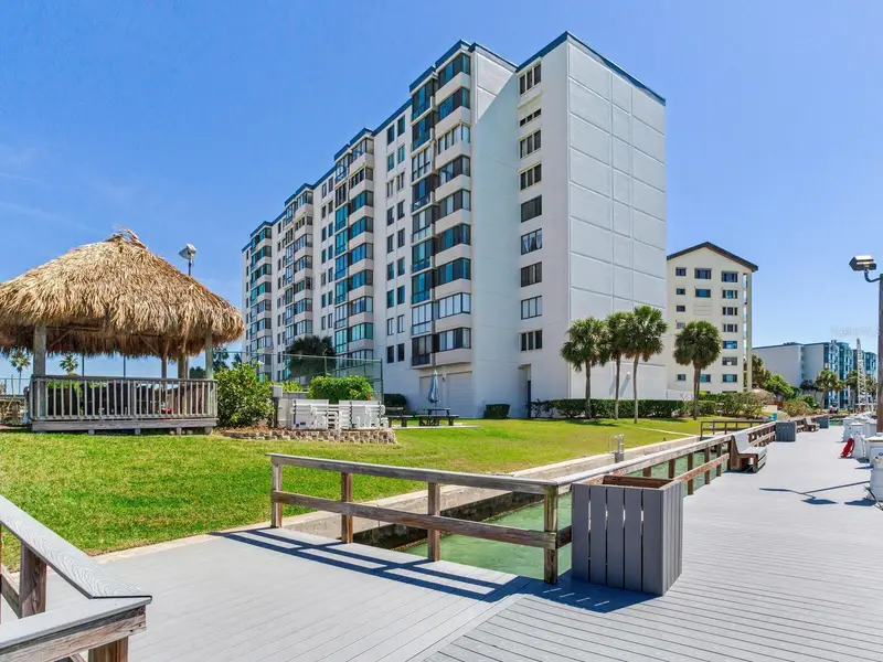 660 Island Way #202, FL