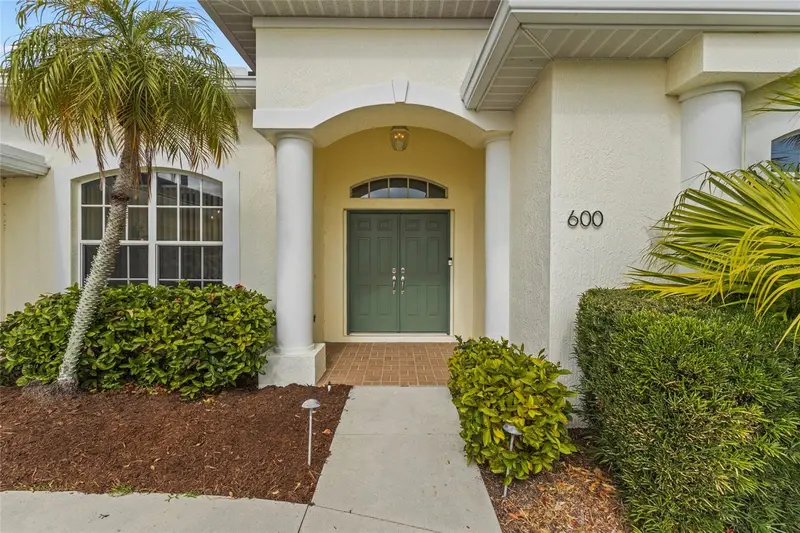 600 Cockatoo Cir, FL