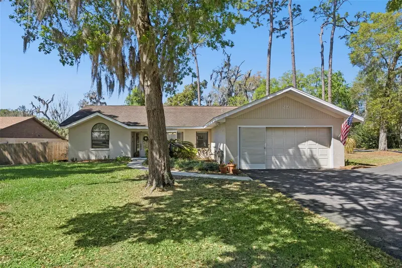 504 County Road 468, FL