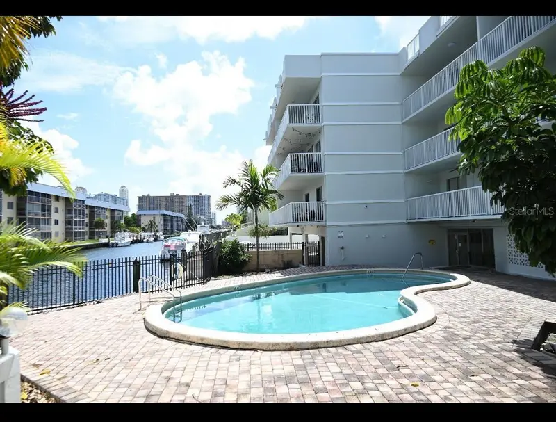 3527 Ne 168th St #208, FL