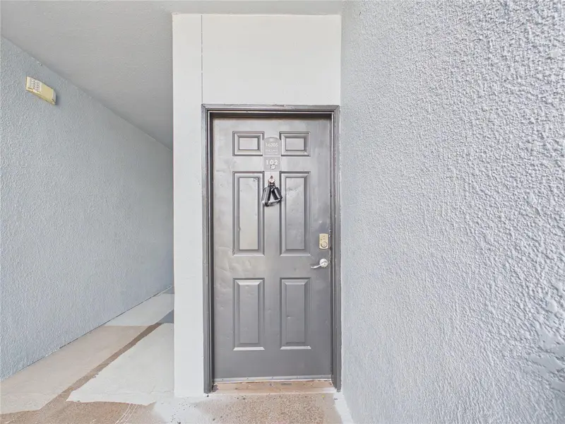 16305 Enclave Village Dr #102, FL