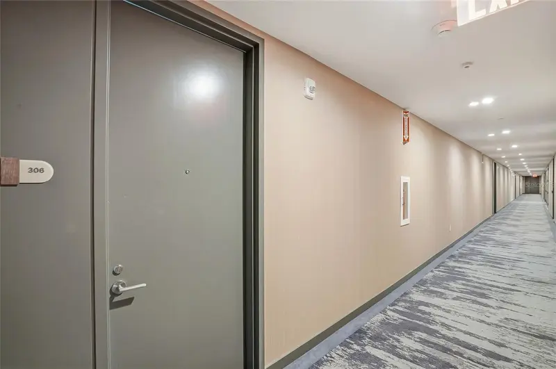 400 Central Ave #306, FL