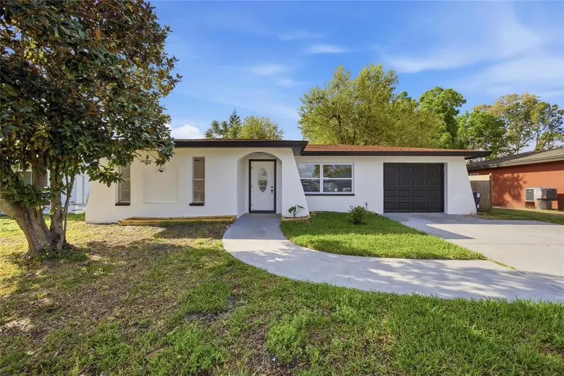 1811 Driftwood Cir S, FL