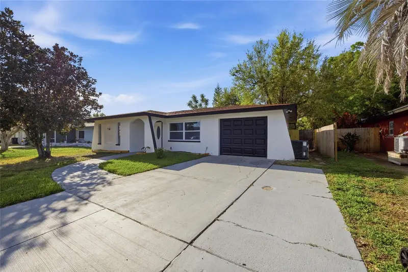 1811 Driftwood Cir S, FL