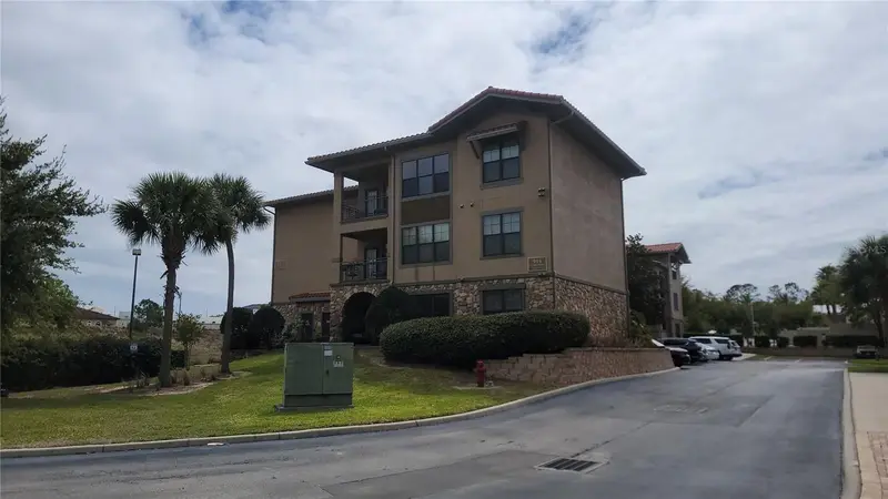 914 Charo Pkwy #123, FL