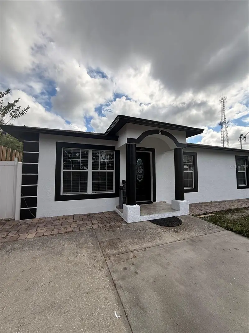1305 E Louise Ave, FL