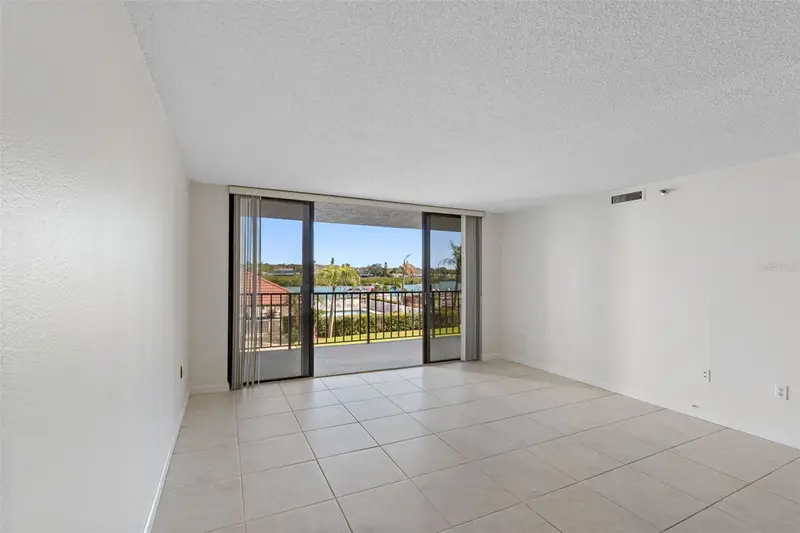 19111 Vista Bay Dr #204, FL