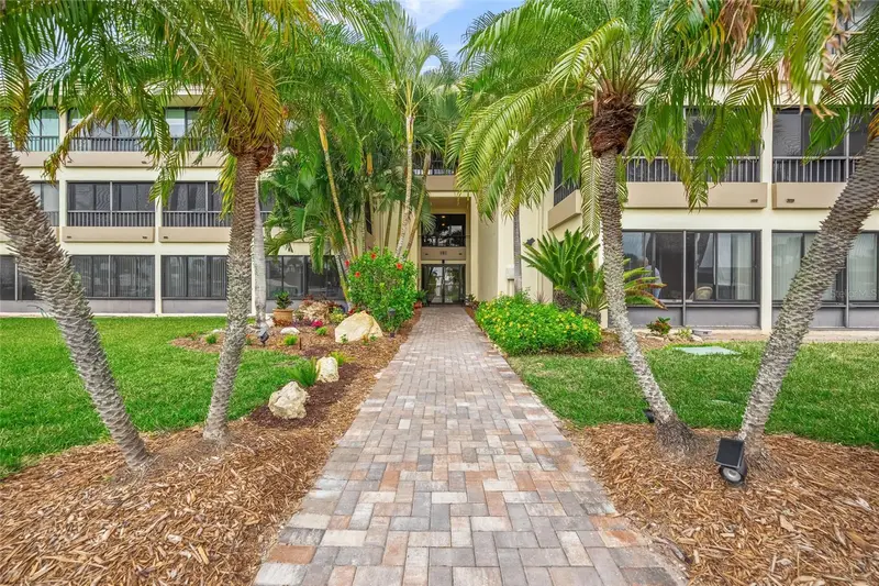 101 Whispering Sands Dr #105, FL
