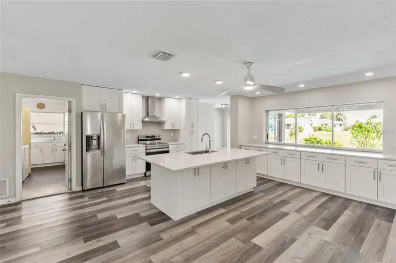 1009 Kings Ct, FL