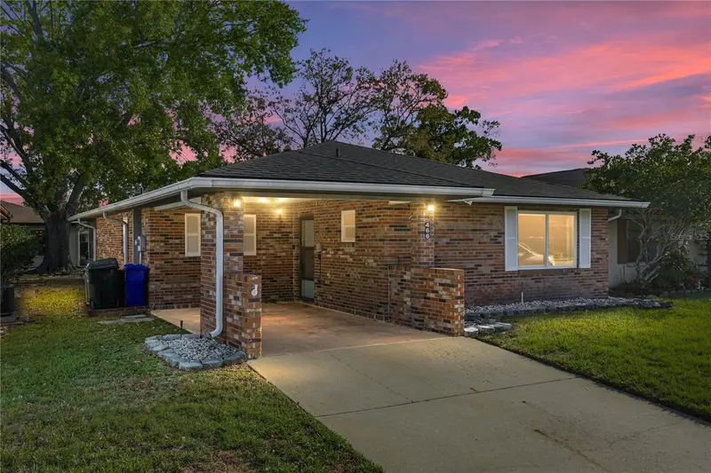 466 Lake Carolyn Cir, FL
