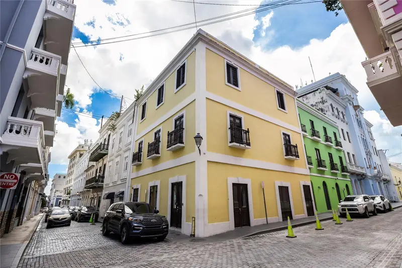 152 Luna, PR
