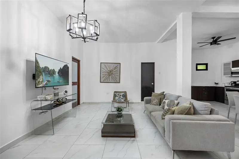 152 Luna, PR