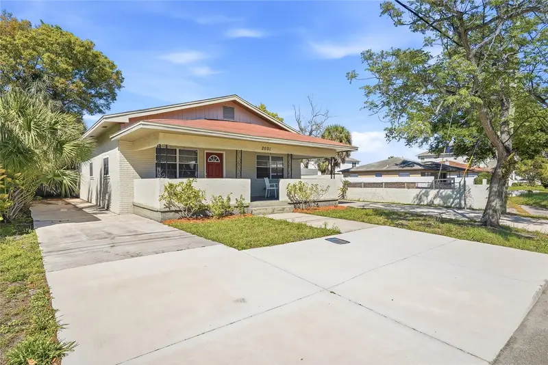 2501 W Gray St, FL