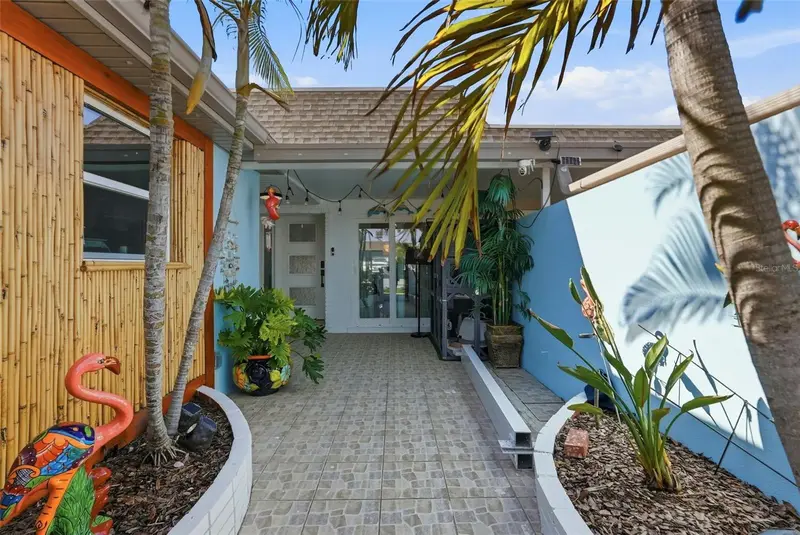 573 Boca Ciega Point Blvd N, FL