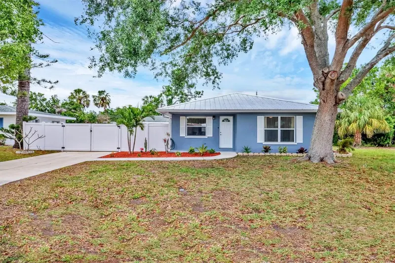 2715 52nd Avenue Ter W, FL