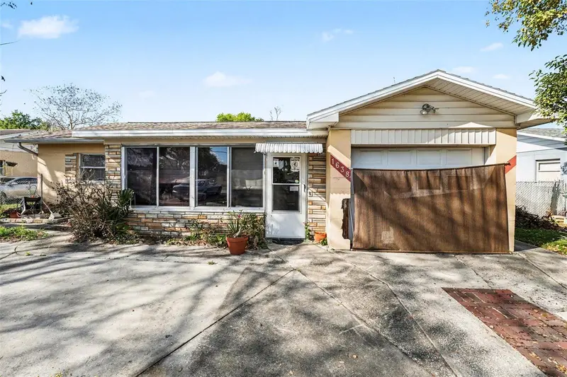1638 E Main St, FL