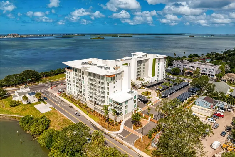 1020 Sunset Point Rd #213, FL
