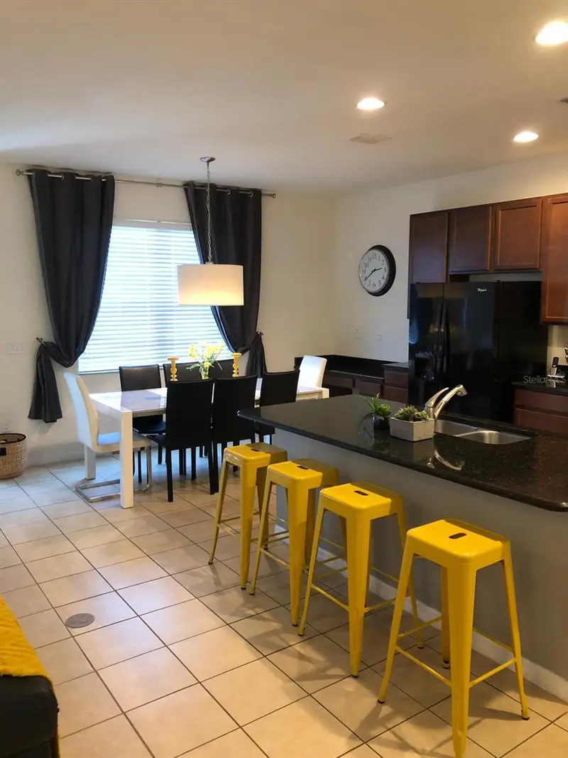 921 Las Fuentes Dr, FL