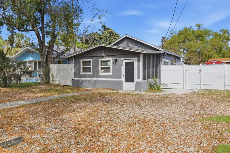 920 E Annie St, FL
