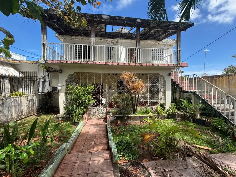 D-13c Fajardo St. Mirapalmeras, PR