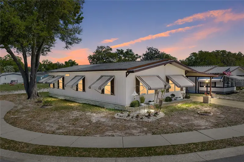 5556 Riviera Dr, FL