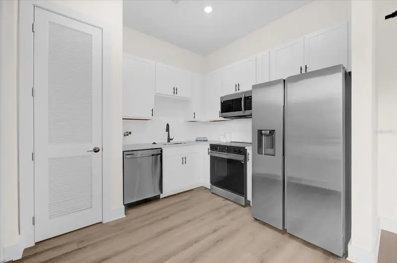 878 Tetbury Loop, FL