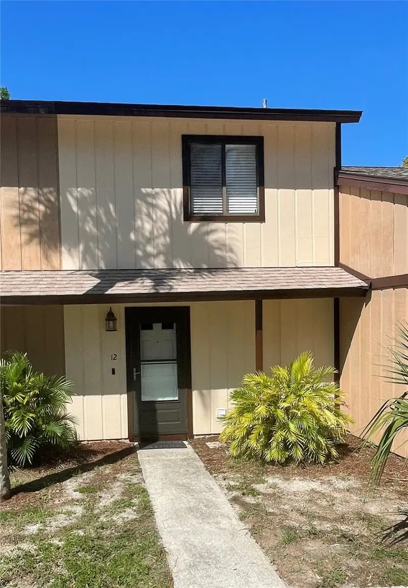 12 Village Dr, FL