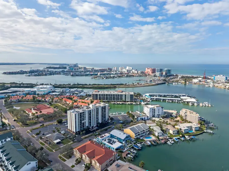 255 Dolphin Pt #513, FL