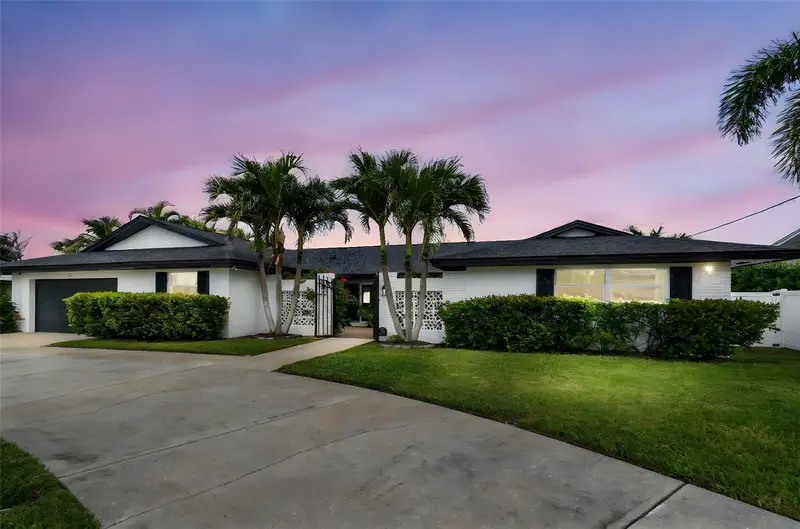 221 Howard Dr, FL