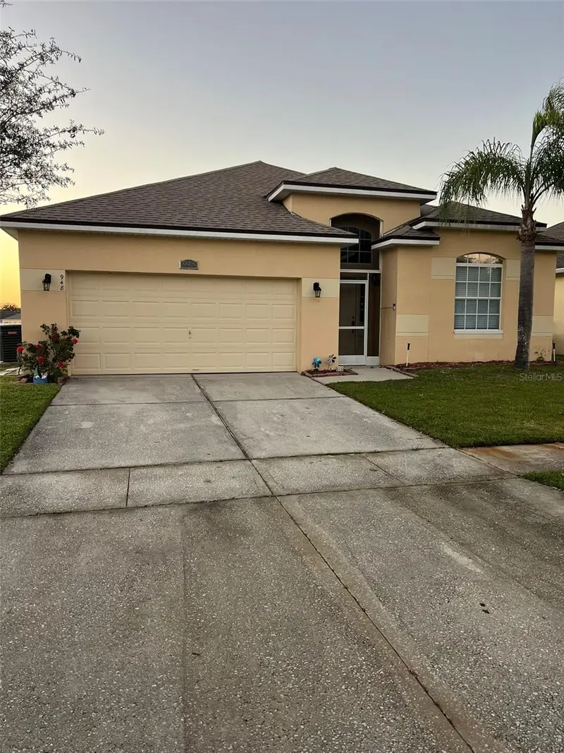 948 Hacienda Cir, FL