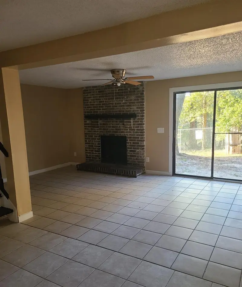 4910 Silver Oaks Vlg #B, FL