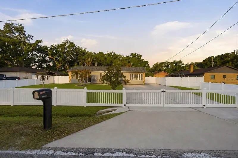 7403 Providence Rd, FL