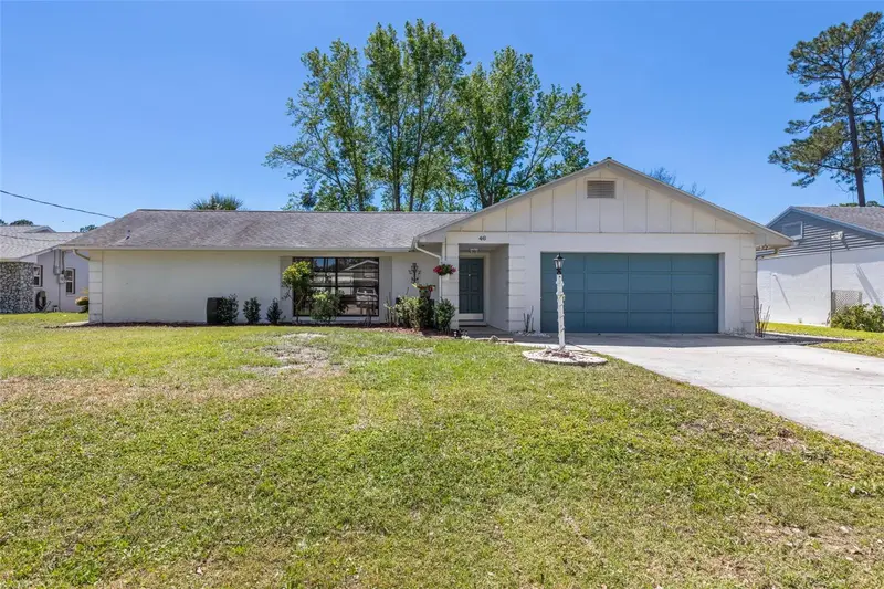 46 Berkshire Ln, FL